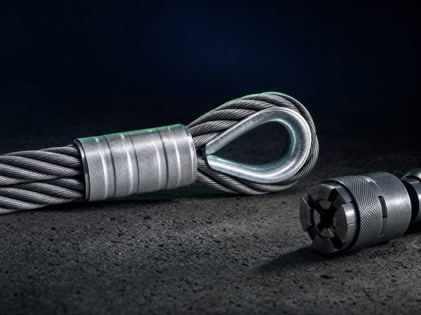 Ensamble de cable con socket prensado fabricado en planta junto a su dado de prensado